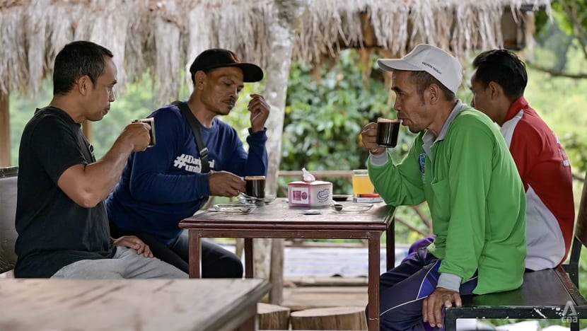 Pemilu 2024: Alasan mengapa penjualan rokok dan kopi meroket di masa kampanye Pemilu 2024: Alasan mengapa penjualan rokok dan kopi meroket di masa kampanye