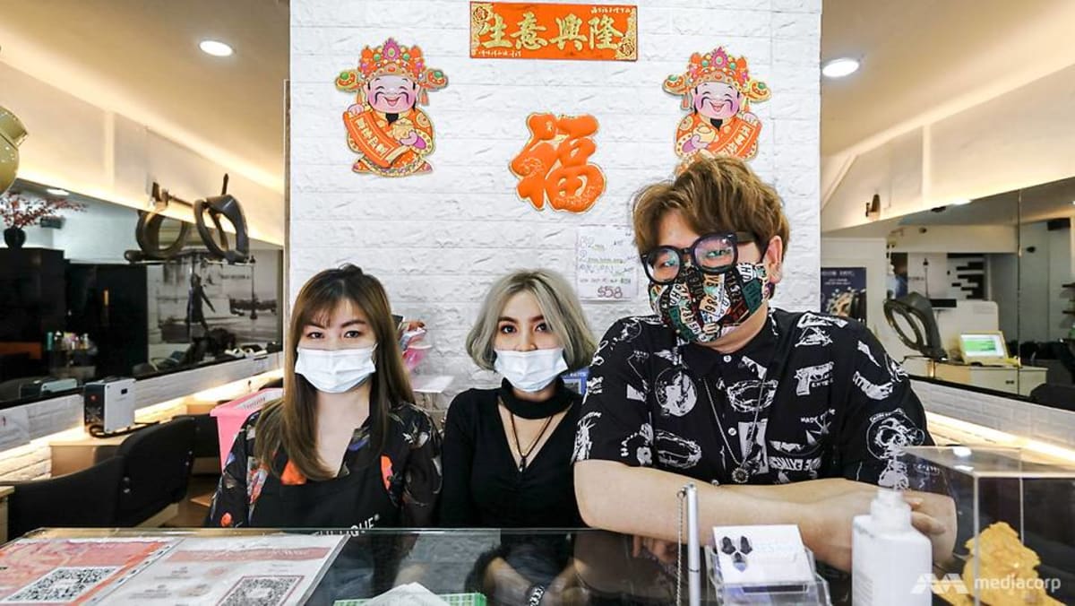 Pekerja dari Malaysia, China berhenti untuk menghabiskan Tahun Baru Imlek di Singapura di tengah pembatasan perjalanan COVID-19