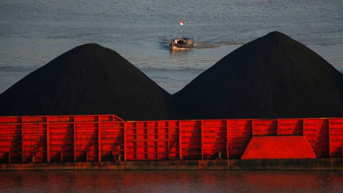 Indonesia melonggarkan larangan ekspor untuk mengizinkan 37 kapal batu bara berangkat