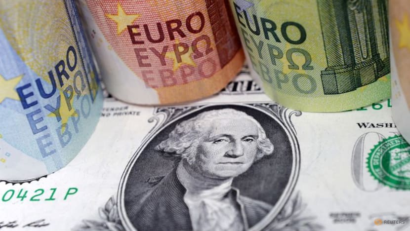 Gas crisis sends euro back below parity against dollar Gas crisis sends euro back below parity against dollar