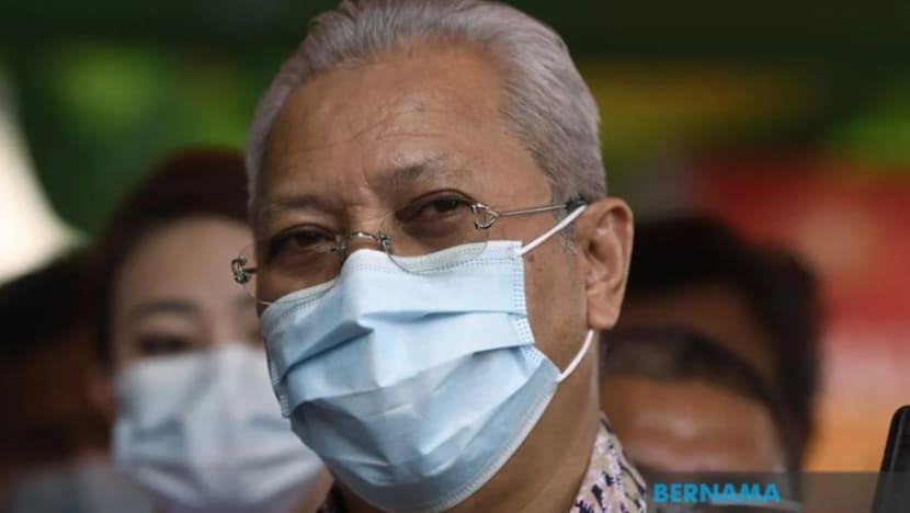 Annuar Musa ingatkan artis supaya tidak pentingkan diri, ambil vaksin COVID-19 Annuar Musa ingatkan artis supaya tidak pentingkan diri, ambil vaksin COVID-19