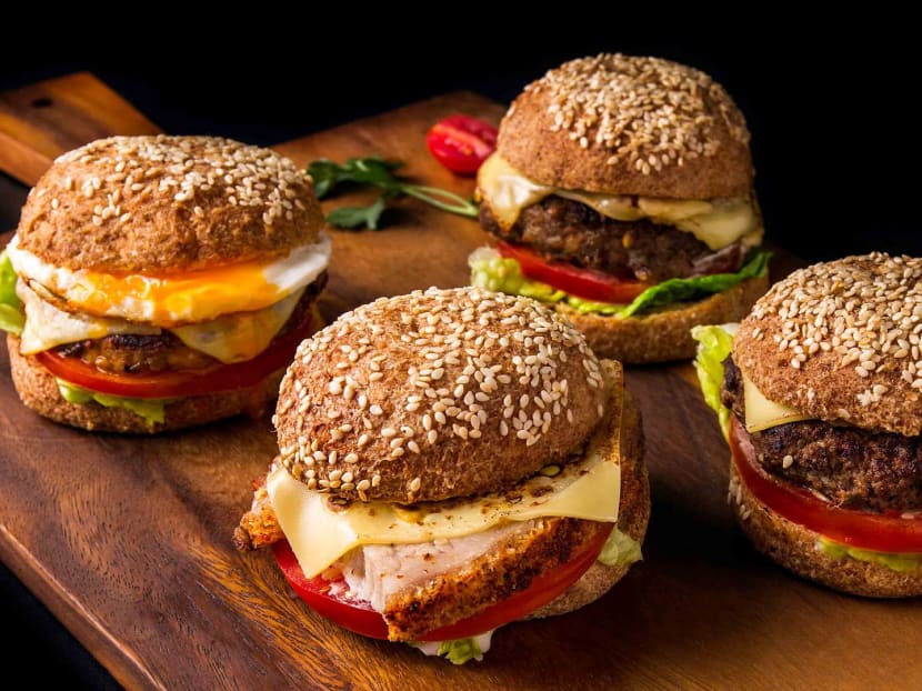 This Ketogenic Burger Contains Just 2.9 Grams Of Carbs In Its Fluffy