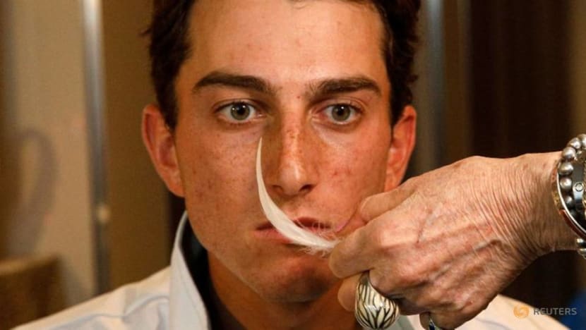 Fragrance expert helps COVID-19 patients learn to smell again Fragrance expert helps COVID-19 patients learn to smell again