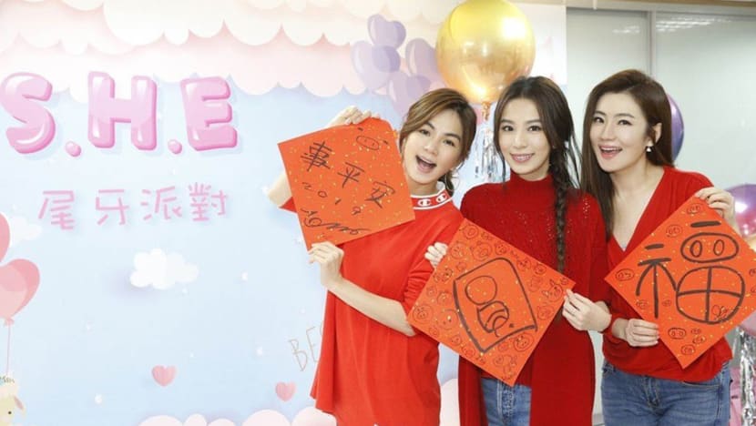 S.H.E reunites for charity