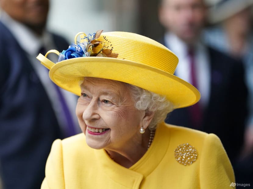 Queen Elizabeth II dons Singapore-made brooch in latest public appearance Queen Elizabeth II dons Singapore-made brooch in latest public appearance