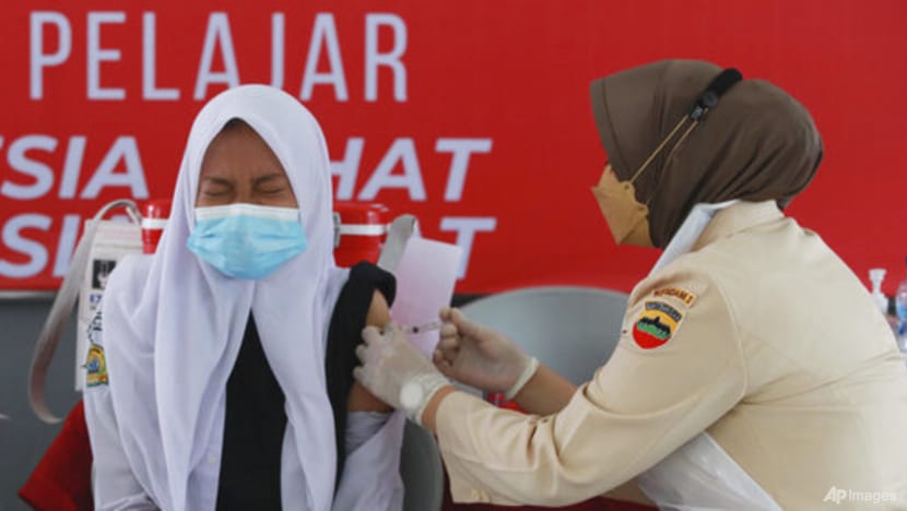 Long quest for COVID-19 vaccines in remote Indonesia as insufficient supply hampers efforts Long quest for COVID-19 vaccines in remote Indonesia as insufficient supply hampers efforts