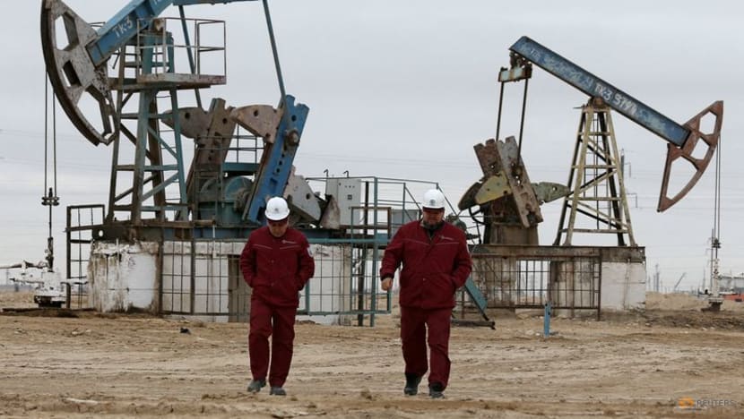 Oil up 3per cent on tight supply, prospects of new Russia sanctions
