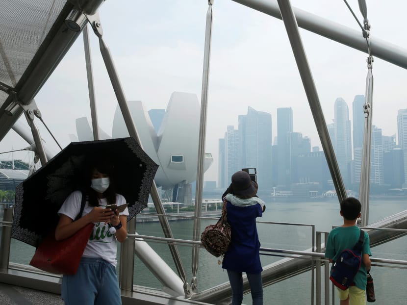 Singapore's central business district shrouded by haze on August 26, 2016. Photo: Reuters