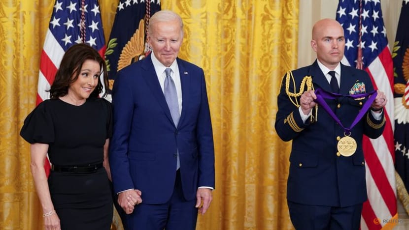 Biden honors Springsteen, Julia Louis-Dreyfus, Mindy Kaling Biden honors Springsteen, Julia Louis-Dreyfus, Mindy Kaling