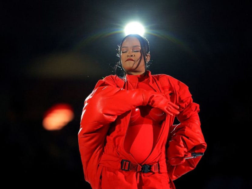 Rihanna lights up Super Bowl stage with Diamonds Rihanna lights up Super Bowl stage with Diamonds