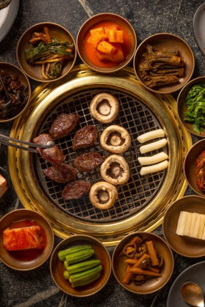 纽约店一桌难求！米其林星级餐厅COTE来新　夜店氛围的韩式烤肉颠覆想象