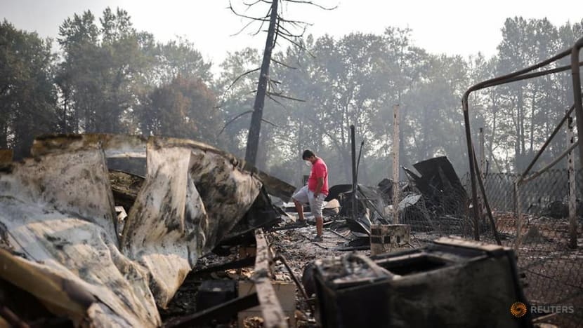 Oregon wildfire melts trucks, leaves warlike destruction in wake Oregon wildfire melts trucks, leaves warlike destruction in wake