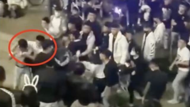 台湾高雄跨年夜活动台下群殴 两青年送院