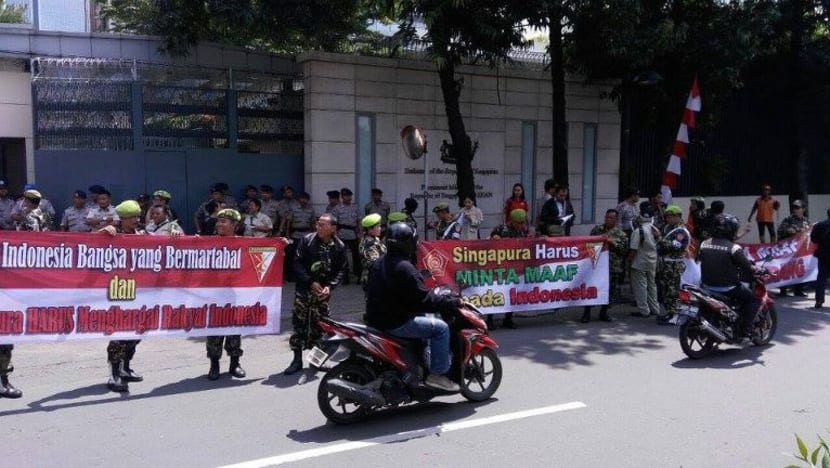 Bantahan diadakan di kedutaan S'pura di Jakarta dek insiden imigresen