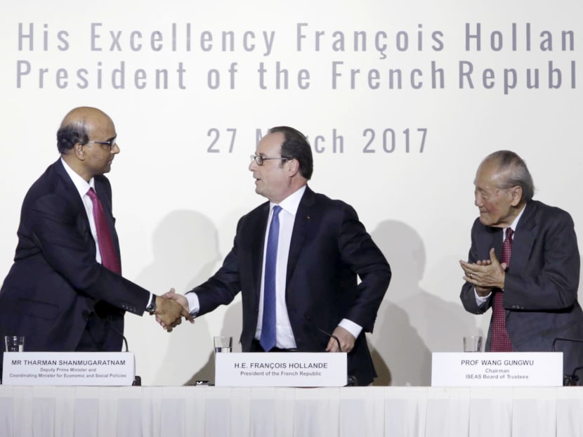 (L-R) DPM Tharman Shanmugaratnam; President of the French Republic François Hollande and Chairman, ISEAS Board of Trustees Prof Wang GungWu at 40th Singapore Lecture at Ritz Carlton, on March 27. Photo: Wee Teck Hian/TODAY