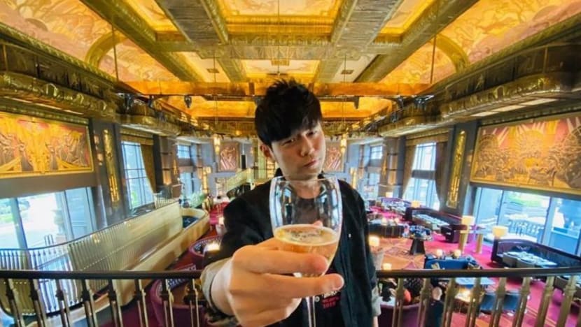 Jay Chou kept his promise and paid for a bunch of fans’ meals in Singapore