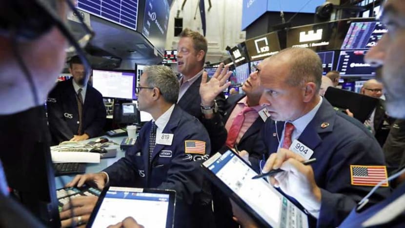 US stocks tumble on trade war, weakening outlook US stocks tumble on trade war, weakening outlook