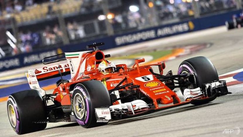 F1 இரவு நேரக் கார்ப் பந்தயத்தில் முக்கிய நிலையைப் பிடித்த வெட்டல்