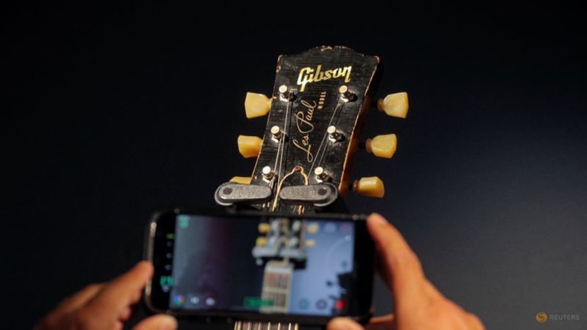 Legendary electric guitar inventor Les Paul's personal Gibson up for auction Legendary electric guitar inventor Les Paul's personal Gibson up for auction