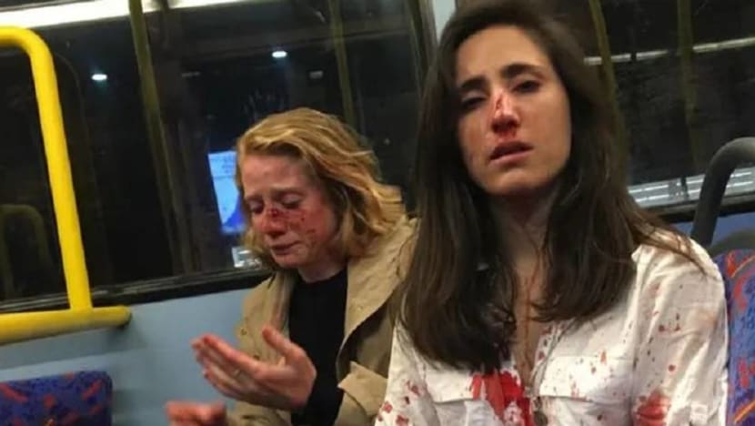 Lesbians attacked on London bus for refusing to kiss for men Lesbians attacked on London bus for refusing to kiss for men