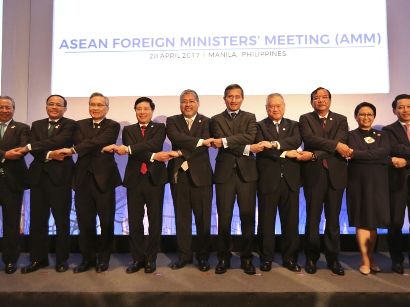 Association of Southeast Asian Nations (ASEAN) Foreign Ministers, from left, Malaysia's Foreign Minister Anifah Aman, Myanmar U Kyaw Tin, Thai Foreign Minister Don Pramudwinal, Vietnam Foreign Minister Pham Binh Minh, Philippine acting Foreign Affairs Secretary Enrique Manalo, Singapore's Foreign Minister Vivian Balakrishnan, Brunei Darrusalem Foreign Minister Pehin Dato Lim Jock Seng, Cambodia's Foreign Minister Prak Sokhonn, Laos Foreign Minister Saleumxay Kommasith, ASEAN Secretary General Le Luong Minh link arms as they pose for a family photo during the ASEAN Foreign Ministers Meeting (AMM) in metropolitan Manila, Philippines on Friday, April 28, 2017. The Philippines is hosting the annual ASEAN Leaders' Summit this weekend. Photo: AP