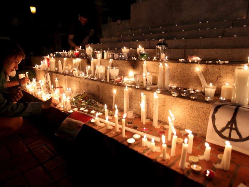 People light candles in tribute to the victims of Friday's Paris attacks, in Santo Domingo November 15, 2015. Photo: Reuters