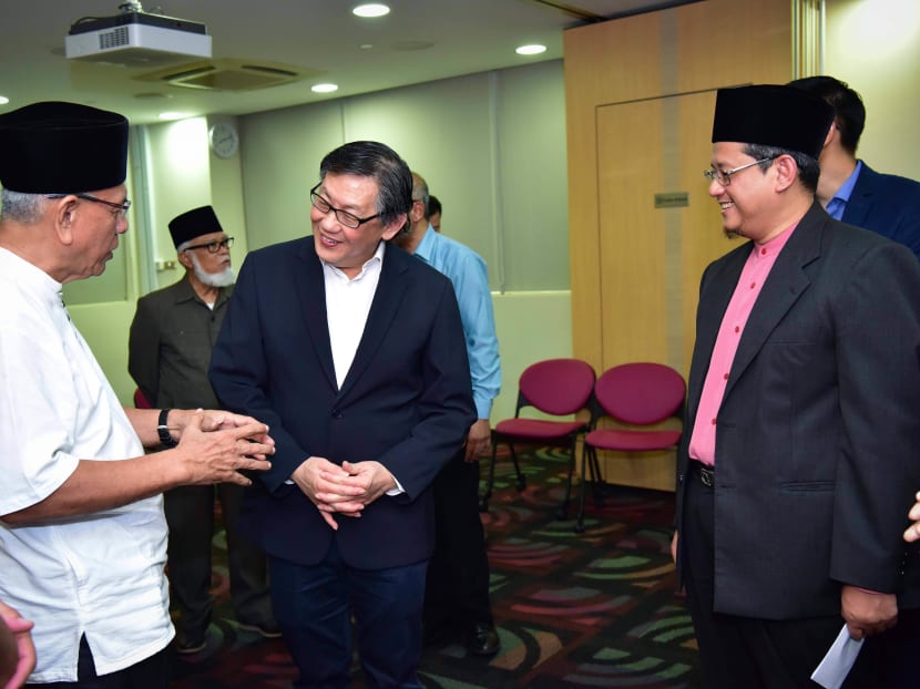 Cornerstone Community Church founder and senior pastor Yang Tuck Yoong (centre) speaking with Muslim community leaders. He was with Mufti Fatris Bakaram (right). Photo: Muis
