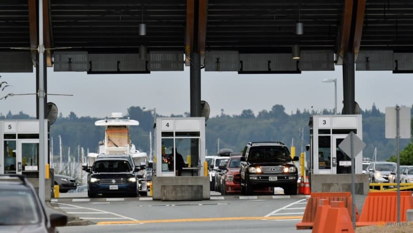 Long delays as Canada opens border to fully vaccinated American tourists after 16 months Long delays as Canada opens border to fully vaccinated American tourists after 16 months