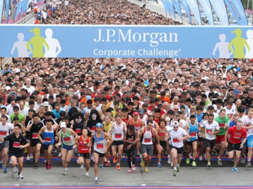 A crowd of 14,555 begins the 9th annual JP Morgan Corporate Challenge in Singapore on April 19, 2012. Photo: J P Morgan