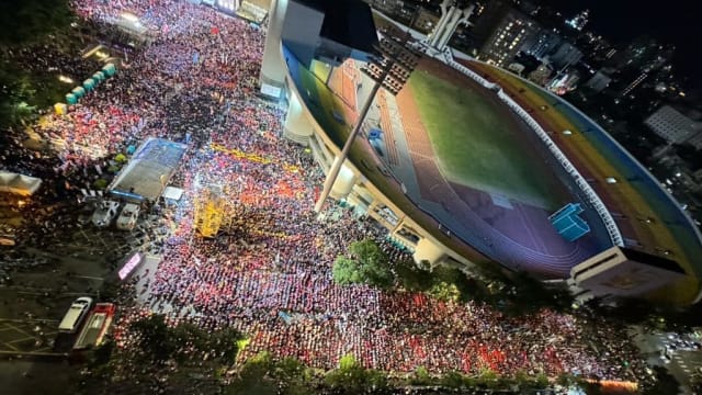 【直播】国民党选前之夜最后冲刺 支持者挤爆板桥运动场外
