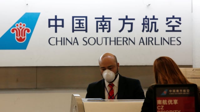 中国三大航空公司 上半年亏损人民币近500亿元