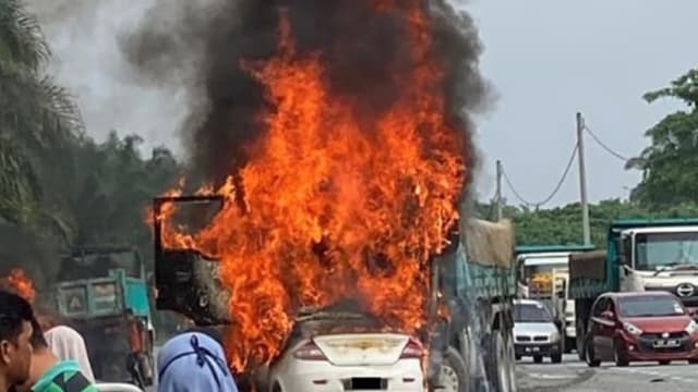 马国发生恐怖车祸 罗厘轿车相撞起火烧死两人
