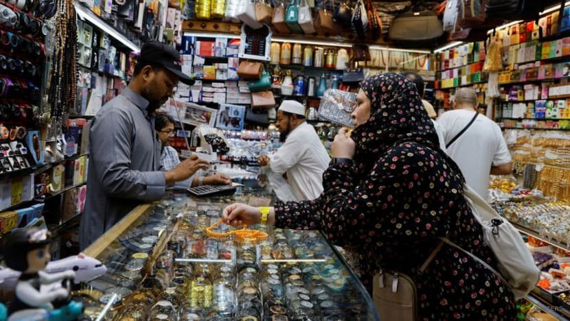 Mecca's merchants relieved as foreign pilgrims return to Haj Mecca's merchants relieved as foreign pilgrims return to Haj