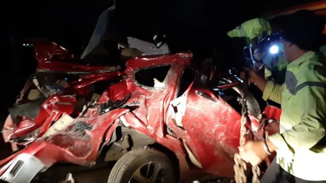 印尼一高速公路发生致命连环车祸 12死2伤
