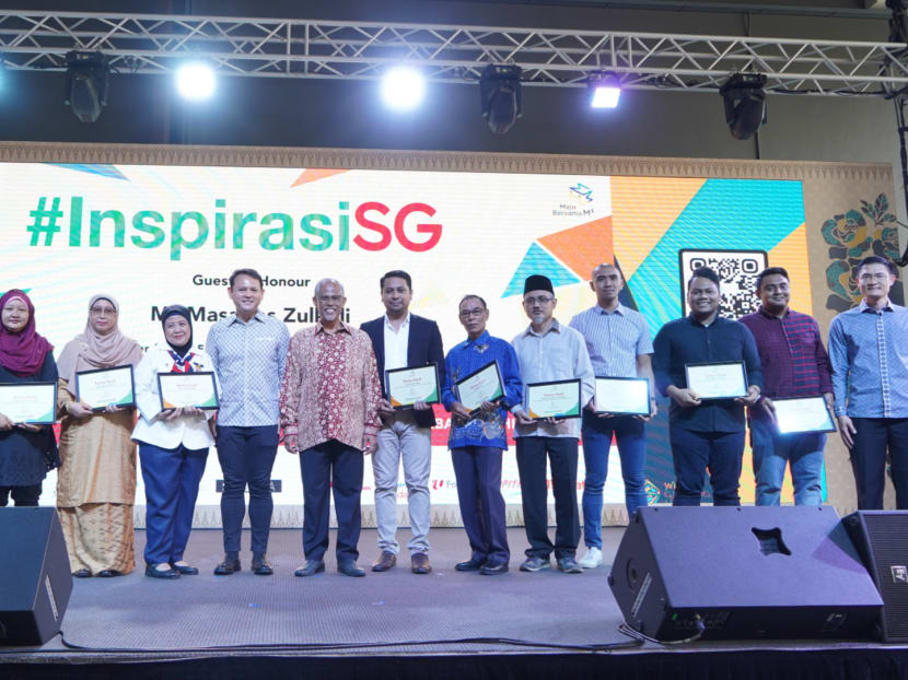 Mr Muhammad Khairul Anwar Abdul Hadi (fourth from right) and Mdm Mas’ Amah Ruah (sixth from left) are among the 10 winners of M³’s #InspirasiSG campaign.