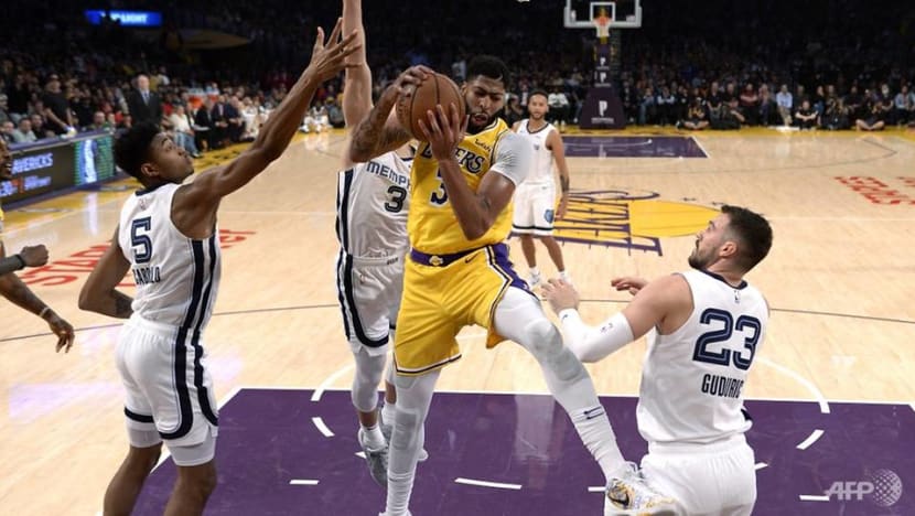 Basketball: Davis dazzles as Lakers rout Grizzlies