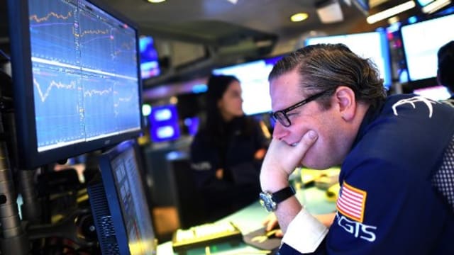 华尔街股市全面下滑 三大指数下挫超过2%
