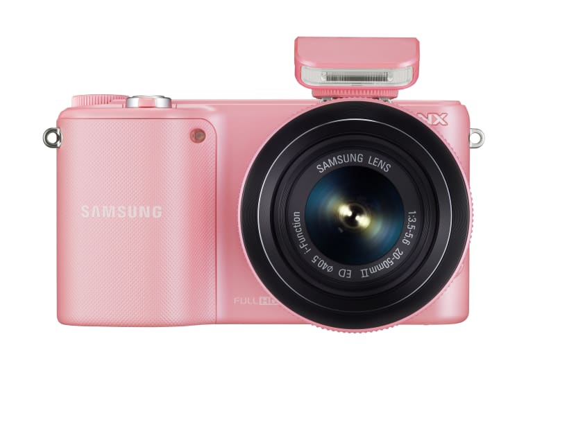Samsung NX2000 Smart Camera. Photo SAMSUNG