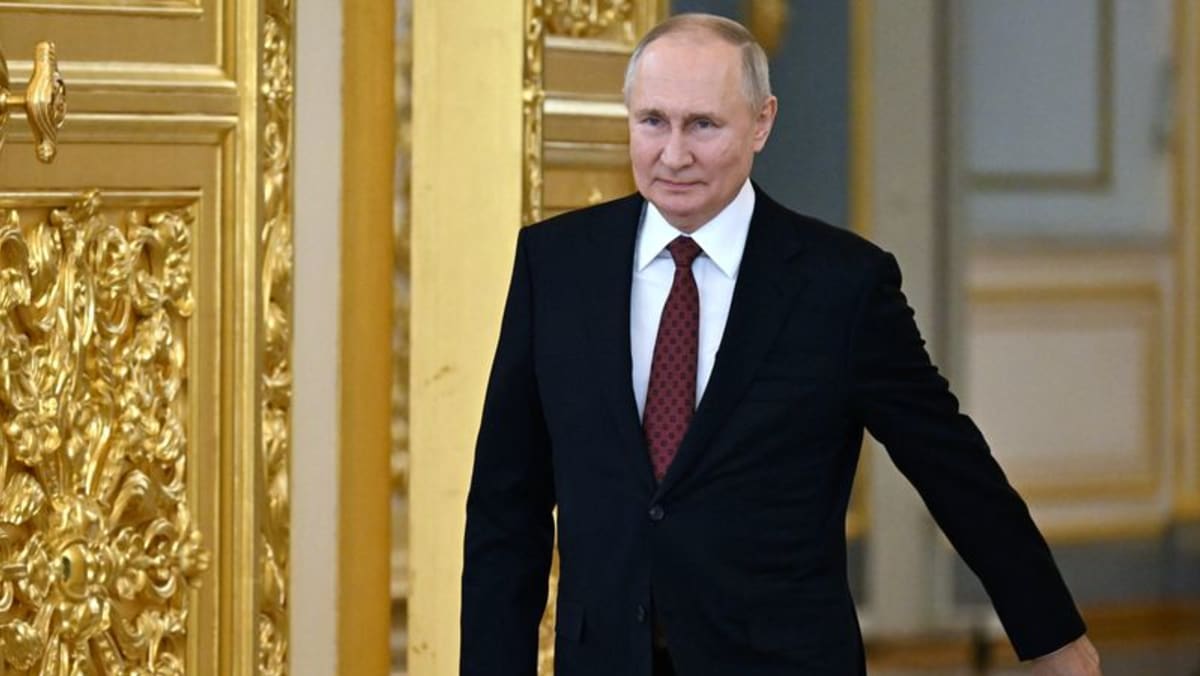 Putin to visit UAE and Saudi, host president of Iran Putin to visit UAE and Saudi, host president of Iran