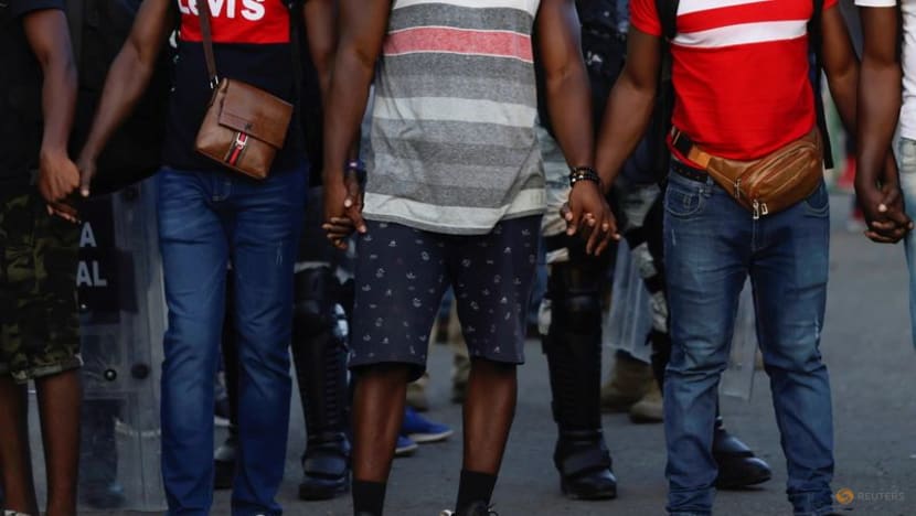 Mexico moves migrants from southern state; asylum seekers awaited at US border Mexico moves migrants from southern state; asylum seekers awaited at US border