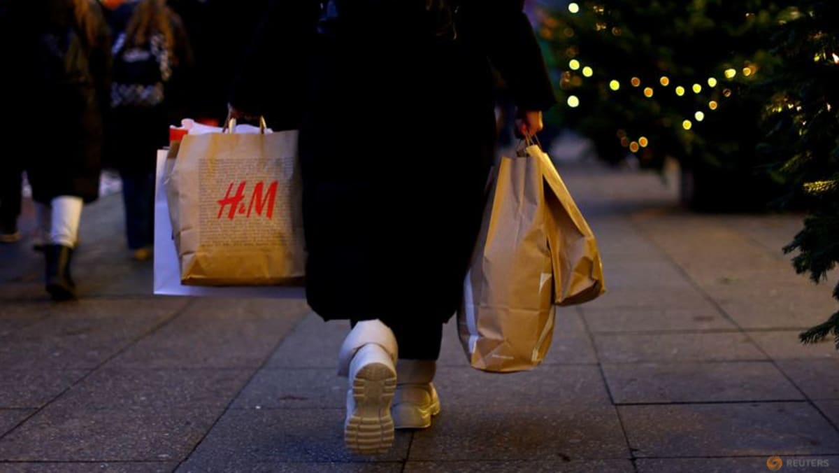 H&M menyoroti kesuraman mode cepat saat kemewahan melanda Tiongkok