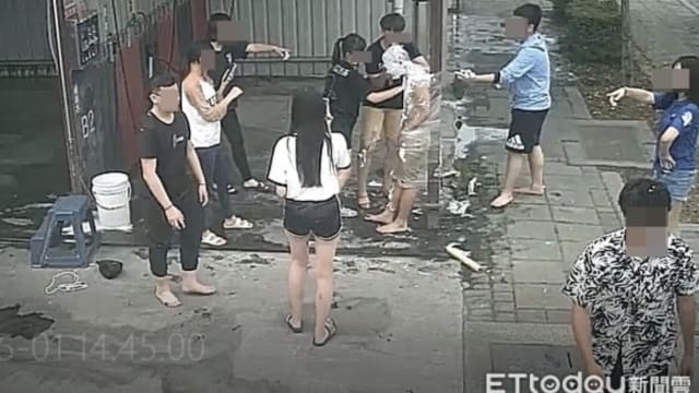 台湾学生恶整寿星 路人以为霸凌报警
