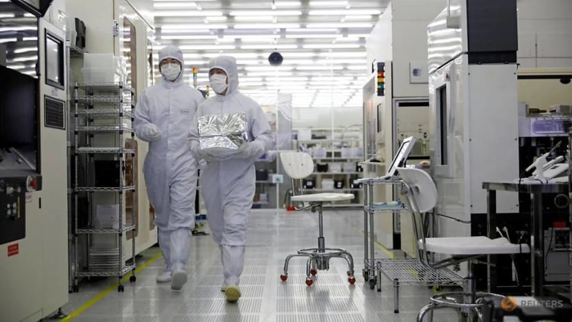 South Korea Begins Covid 19 Vaccination For Chip Electronics Workers Cna