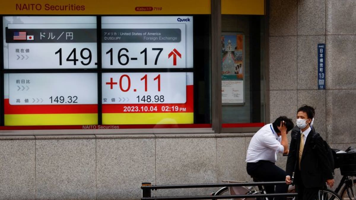 2023-12-07t214753z_2_lynxmpejb60wf_rtroptp_3_global-markets-view-asia.jpg?itok=cUVigi-d