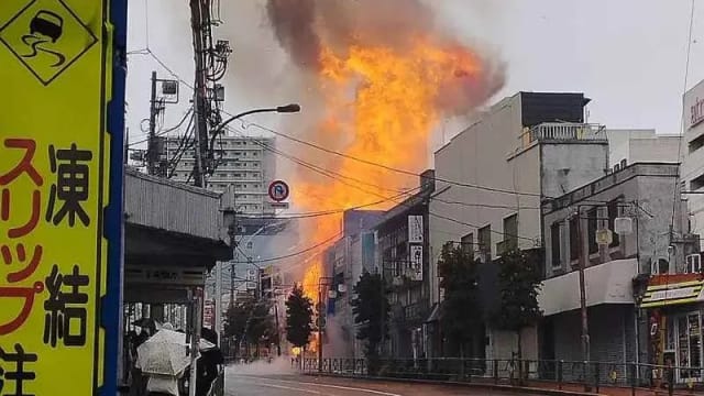 日本一家拉面店发生大火 造成一人受伤