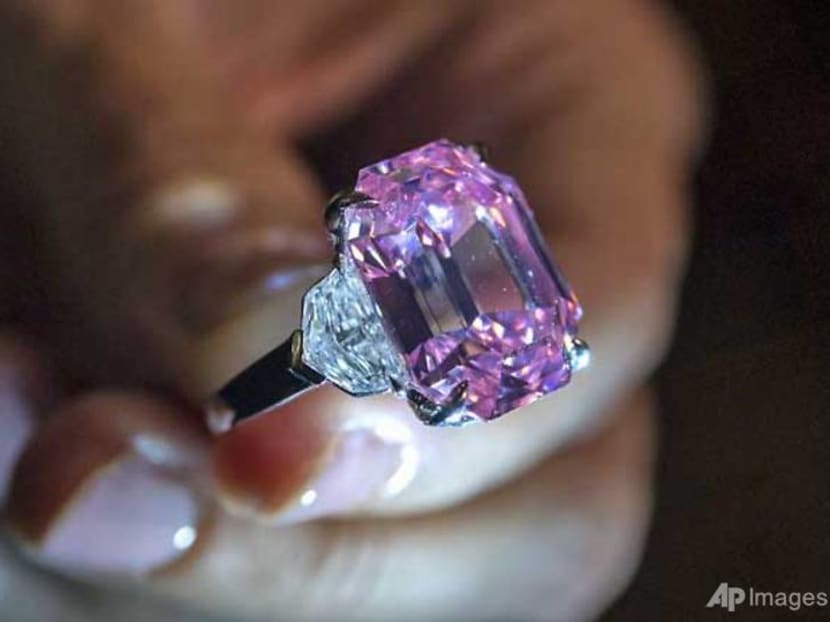 'Incomparable' pink diamond smashes record at Geneva auction 'Incomparable' pink diamond smashes record at Geneva auction