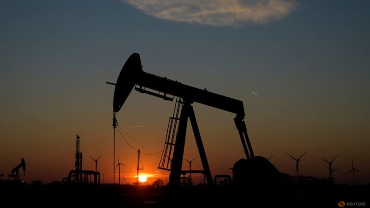 Нефть дорожает на фоне оптимистичного спроса со стороны Китая и опасений по поводу поставок из России на фоне санкций Нефть дорожает на фоне оптимистичного спроса со стороны Китая и опасений по поводу поставок из России на фоне санкций