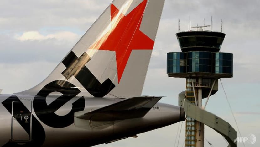 Jetstar flight from Melbourne to Bali diverted due to 'miscommunication' in aircraft swap Jetstar flight from Melbourne to Bali diverted due to 'miscommunication' in aircraft swap