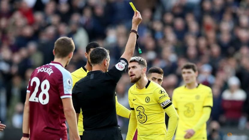 Jorginho to 'play through pain' in Chelsea midfield crisis Jorginho to 'play through pain' in Chelsea midfield crisis