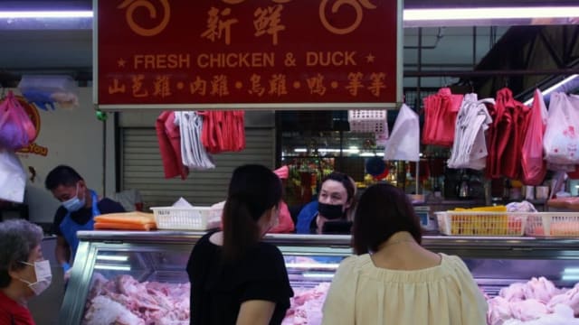 鸡肉摊贩：鲜鸡供应或撑不过一周 